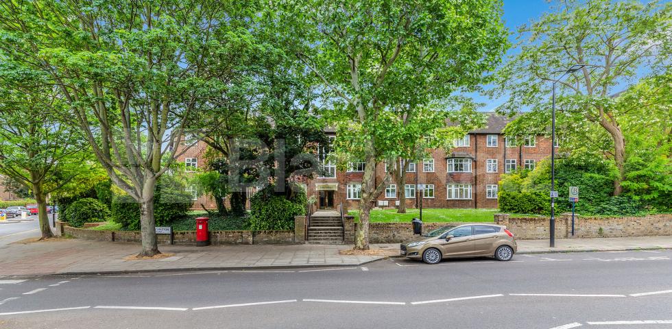 			MODERN THREE BED!, 3 Bedroom, 1 bath, 1 reception Flat			 Carleton Road, TUFNELL PARK